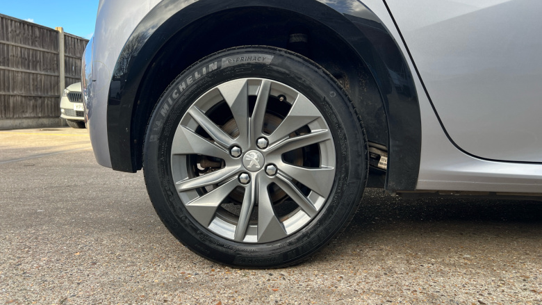 Peugeot 208 100kW Allure Premium 50kWh 5dr Auto Electric Hatchback